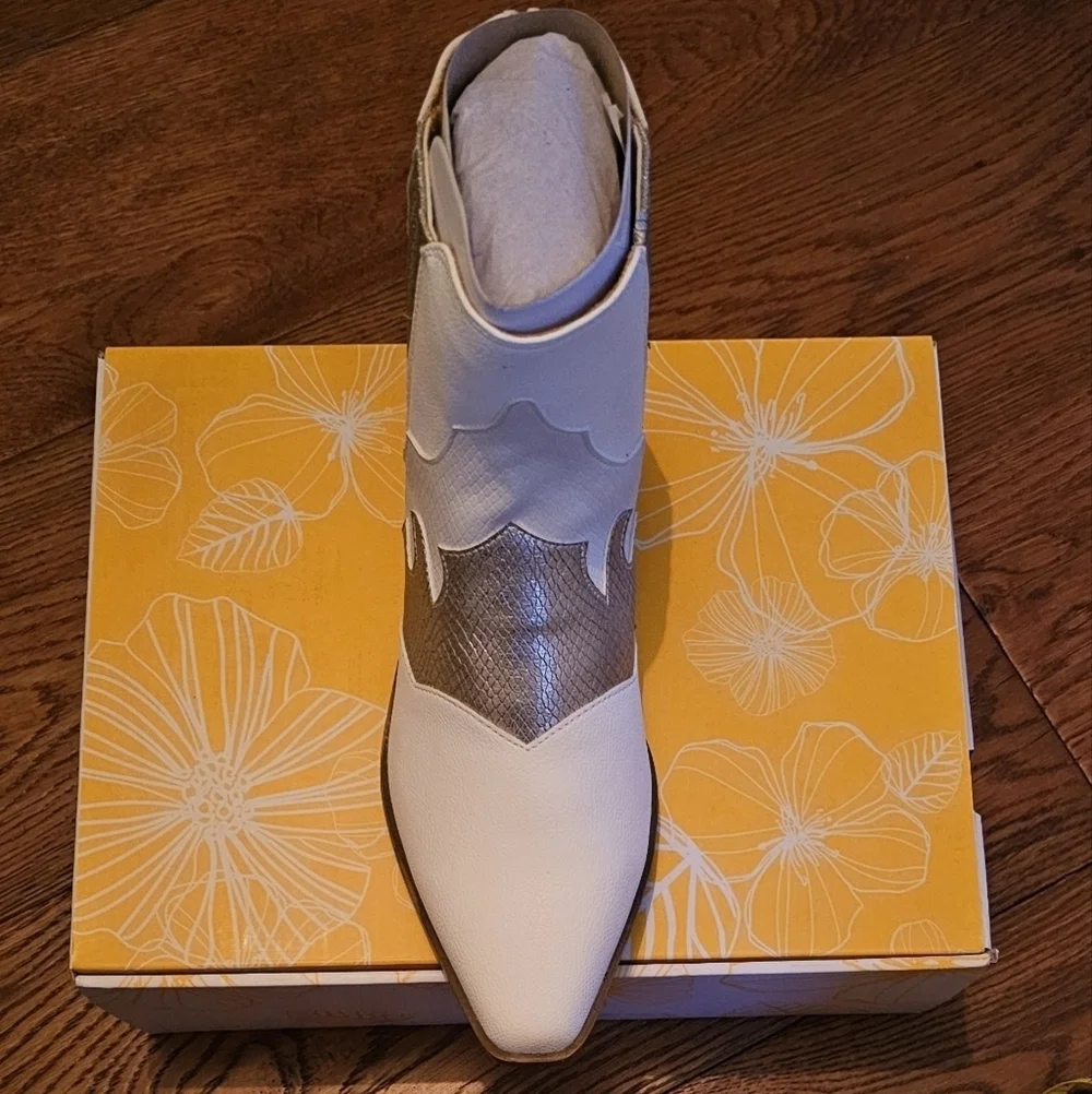 Brand New Yellowbox Ivory Western Cowgirl Boots – Size 7.5 | Willis Style